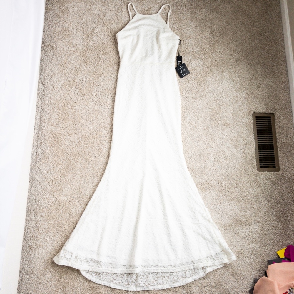 Lulu’s White Lace Floral Dress